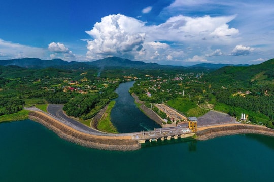 Khẩn trương mở hai cửa xả hồ thủy điện Thác Bà để điều tiết mực nước