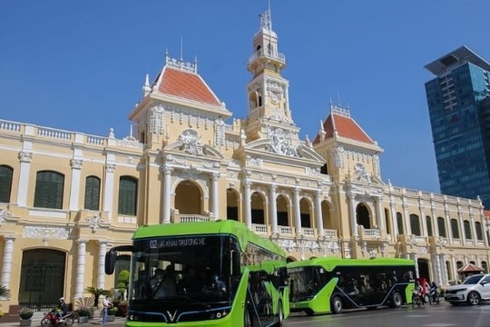 TP.HCM đặt mục tiêu đến năm 2030, toàn bộ xe buýt chuyển sang sử dụng điện hoặc năng lượng xanh TP.HCM đặt mục tiêu đến năm 2030, toàn bộ xe buýt chuyển sang sử dụng điện hoặc năng lượng xanh