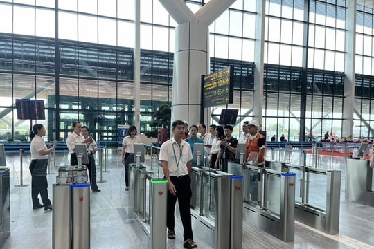 Từ tháng 9/2025, ứng dụng VNeID và công nghệ sinh trắc học sẽ được triển khai trên toàn bộ hệ thống sân bay quốc gia