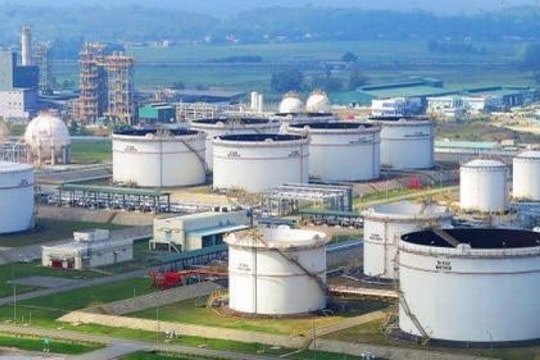 Nhà máy lọc dầu Dung Quất cung cấp nhiên liệu đặc chủng cho quốc phòng Nhà máy lọc dầu Dung Quất cung cấp nhiên liệu đặc chủng cho quốc phòng