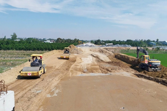 Cao tốc Châu Đốc - Cần Thơ - Sóc Trăng chậm tiến độ do thiếu hụt nguồn cát san lấp