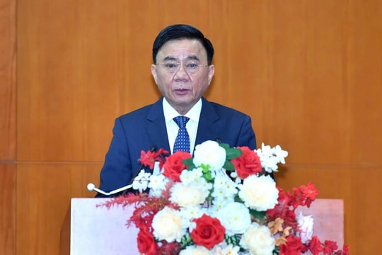 Bộ Chính trị, Ban Bí thư chỉ đạo xây dựng quy định chế độ, chính sách cho cán bộ, công chức Bộ Chính trị, Ban Bí thư chỉ đạo xây dựng quy định chế độ, chính sách cho cán bộ, công chức