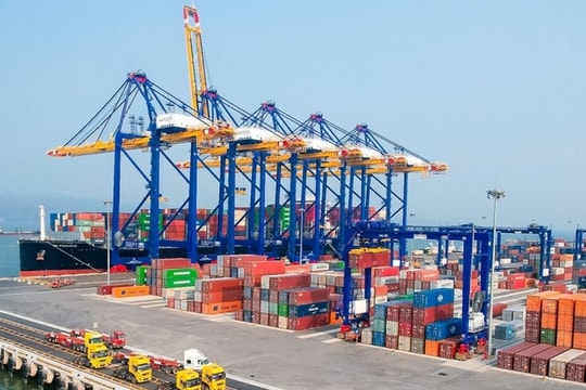 Xuất nhập khẩu hàng hóa tăng 16,2% trong nửa đầu tháng 7/2025 Xuất nhập khẩu hàng hóa tăng 16,2% trong nửa đầu tháng 7/2025