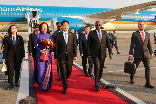 Bản tin sáng 7/8: Chủ tịch nước lên đường thăm cấp Nhà nước Cộng hòa Angola; Ủy ban Chứng khoán yêu cầu tăng cường giám sát cổ phiếu biến động mạnh