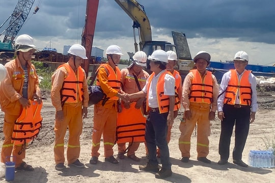 EVNNPT tăng cường lực lượng, tiếp sức cho dự án cấp điện ra Côn Đảo EVNNPT tăng cường lực lượng, tiếp sức cho dự án cấp điện ra Côn Đảo