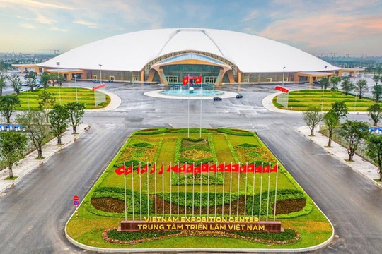Đa dạng tour tham quan Triển lãm kỷ niệm 80 năm Ngày Quốc khánh