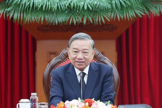 Bản tin sáng 15/8: Tổng Bí thư Tô Lâm điện đàm với Chủ tịch đảng Nhân dân Campuchia; Việt Nam “mở cửa” đón chuyên gia AI Bản tin sáng 15/8: Tổng Bí thư Tô Lâm điện đàm với Chủ tịch đảng Nhân dân Campuchia; Việt Nam “mở cửa” đón chuyên gia AI