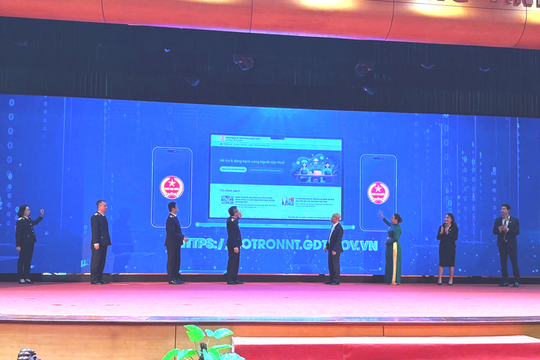Bản tin chiều 18/8: Ra mắt “Cổng thông tin thuế hỗ trợ doanh nhân”; Chủ tịch UBND TP.HCM: Phường Dĩ An cần mời gọi nhà đầu tư chỉnh trang đô thị Bản tin chiều 18/8: Ra mắt “Cổng thông tin thuế hỗ trợ doanh nhân”; Chủ tịch UBND TP.HCM: Phường Dĩ An cần mời gọi nhà đầu tư chỉnh trang đô thị
