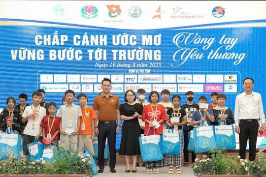 3.000 phần quà tiếp sức trẻ em khó khăn trước thềm năm học mới 3.000 phần quà tiếp sức trẻ em khó khăn trước thềm năm học mới
