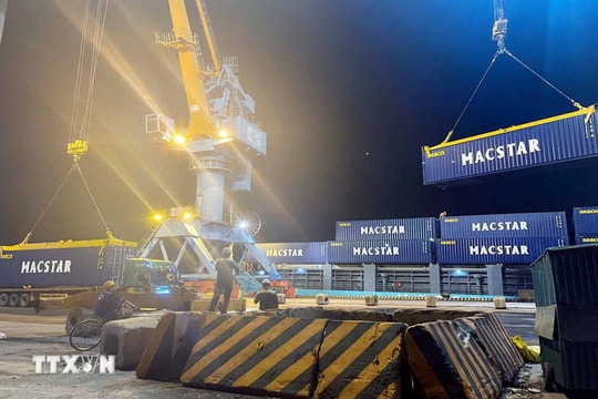 Chuyến vận tải container đầu tiên Hải Phòng - Vũng Áng mở hướng kết nối mới Chuyến vận tải container đầu tiên Hải Phòng - Vũng Áng mở hướng kết nối mới
