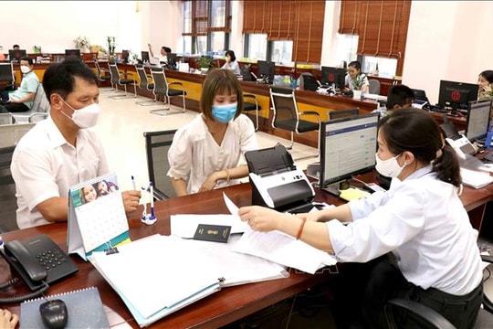 Thủ tướng yêu cầu đẩy mạnh đơn giản hóa thủ tục hành chính, bảo đảm thông suốt chính quyền địa phương hai cấp Thủ tướng yêu cầu đẩy mạnh đơn giản hóa thủ tục hành chính, bảo đảm thông suốt chính quyền địa phương hai cấp