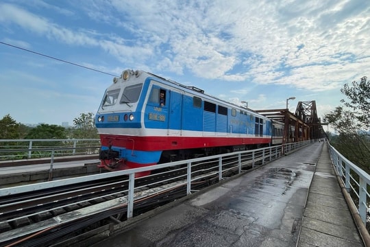 Ngừng chạy 3 mác tàu do ảnh hưởng bão số 5