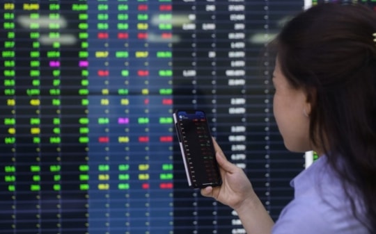 Chứng khoán giữ sắc xanh phiên cuối tháng, cổ phiếu ngành chứng khoán bứt phá mạnh Chứng khoán giữ sắc xanh phiên cuối tháng, cổ phiếu ngành chứng khoán bứt phá mạnh