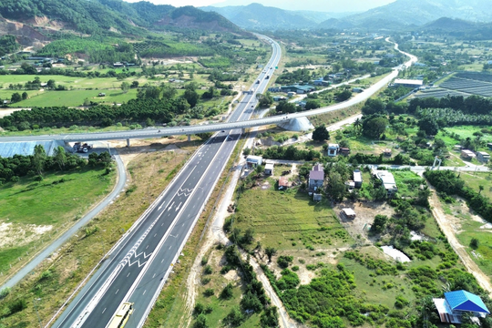 Đẩy mạnh giải phóng mặt bằng, Khánh Hòa phấn đấu giải ngân 100% vốn đầu tư công Đẩy mạnh giải phóng mặt bằng, Khánh Hòa phấn đấu giải ngân 100% vốn đầu tư công