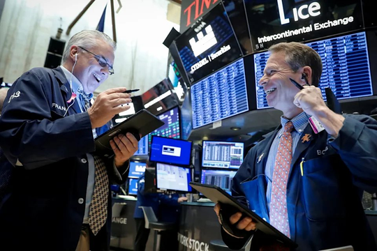 Chứng khoán Mỹ tăng mạnh, S&P 500 và Dow Jones lập đỉnh lịch sử Chứng khoán Mỹ tăng mạnh, S&P 500 và Dow Jones lập đỉnh lịch sử