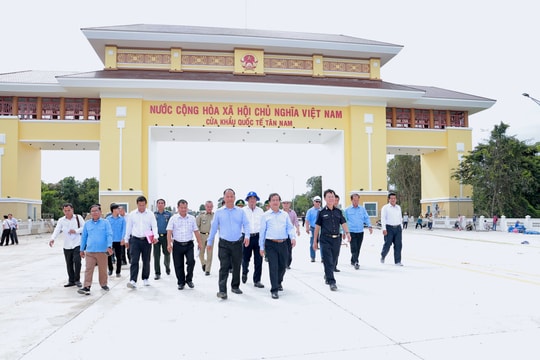 Việt Nam - Campuchia tăng cường kết nối với cửa khẩu quốc tế Tân Nam - Meun Chey Việt Nam - Campuchia tăng cường kết nối với cửa khẩu quốc tế Tân Nam - Meun Chey