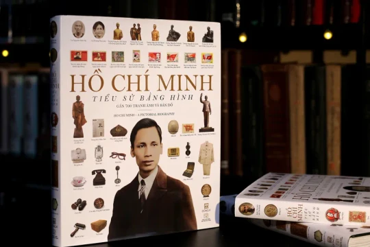 Ra mắt sách “Hồ Chí Minh - Tiểu sử bằng hình” nhân dịp 80 năm Quốc khánh Ra mắt sách “Hồ Chí Minh - Tiểu sử bằng hình” nhân dịp 80 năm Quốc khánh