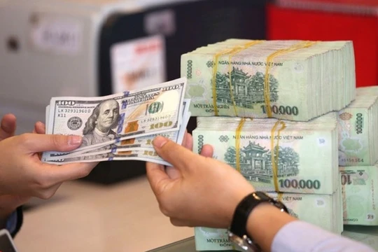 Tỷ giá USD/VND neo cao, áp lực lên thị trường ngân hàng Tỷ giá USD/VND neo cao, áp lực lên thị trường ngân hàng