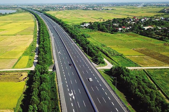 Đẩy nhanh tiến độ các hạng mục dự án cao tốc Bắc - Nam qua Hà Tĩnh và Quảng Trị Đẩy nhanh tiến độ các hạng mục dự án cao tốc Bắc - Nam qua Hà Tĩnh và Quảng Trị