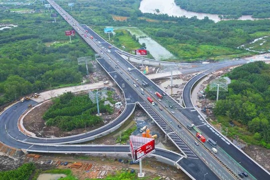 Bộ Xây dựng kiến nghị giao TP.HCM quản lý toàn bộ tuyến Vành đai 3 Bộ Xây dựng kiến nghị giao TP.HCM quản lý toàn bộ tuyến Vành đai 3