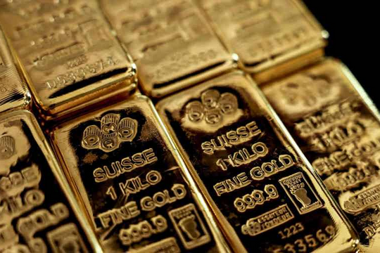 Vàng tiến sát kỷ lục mới khi kỳ vọng Fed sớm giảm lãi suất