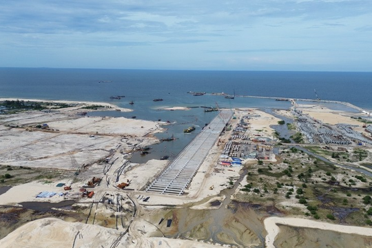 Quảng Trị đẩy nhanh tiến độ sân bay và cảng biển, hình thành cực tăng trưởng mới Quảng Trị đẩy nhanh tiến độ sân bay và cảng biển, hình thành cực tăng trưởng mới