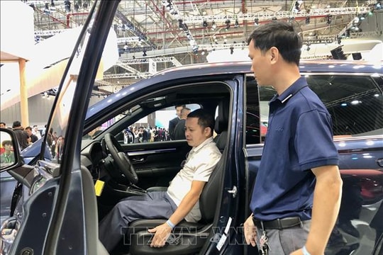 Doanh số ô tô giảm, xu hướng dịch chuyển sang xe thân thiện môi trường Doanh số ô tô giảm, xu hướng dịch chuyển sang xe thân thiện môi trường