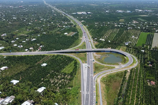 Mở rộng cao tốc TP.HCM - Mỹ Thuận khó triển khai vì vướng nợ ngân sách