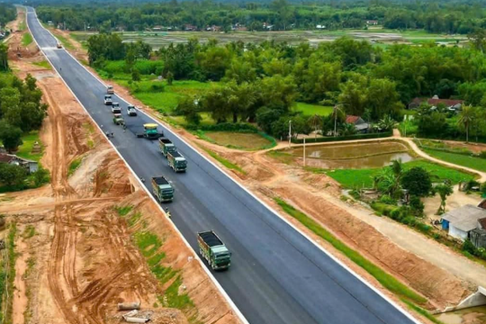Tập đoàn Sơn Hải đề xuất cắm bảng bảo hành 10 năm trên tuyến cao tốc Hoài Nhơn - Quy Nhơn trị giá 12.400 tỷ đồng Tập đoàn Sơn Hải đề xuất cắm bảng bảo hành 10 năm trên tuyến cao tốc Hoài Nhơn - Quy Nhơn trị giá 12.400 tỷ đồng