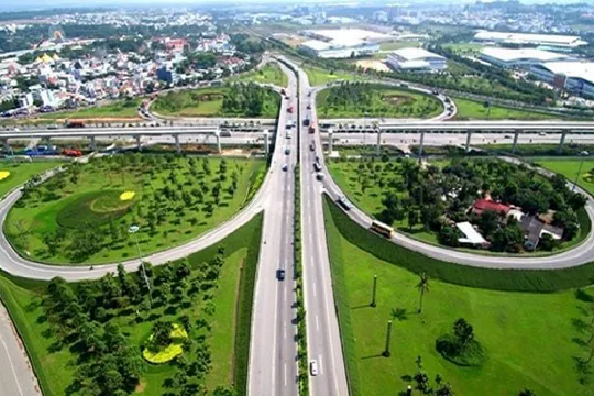 Thủ tướng biểu dương lực lượng trên công trường các dự án trọng điểm quốc gia