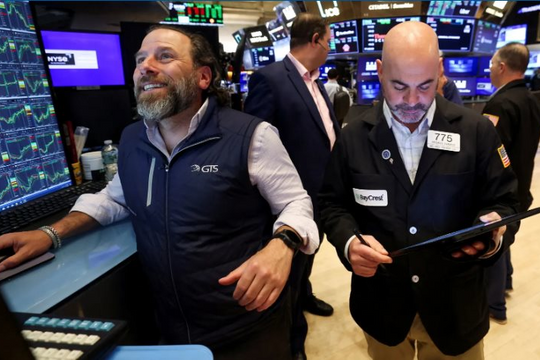 Thị trường chứng khoán Mỹ khởi sắc, S&P 500 và Nasdaq lập đỉnh lịch sử Thị trường chứng khoán Mỹ khởi sắc, S&P 500 và Nasdaq lập đỉnh lịch sử