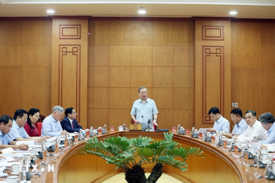Tổng Bí thư Tô Lâm chủ trì làm việc về hoàn thiện Luật Đất đai và các luật liên quan Tổng Bí thư Tô Lâm chủ trì làm việc về hoàn thiện Luật Đất đai và các luật liên quan