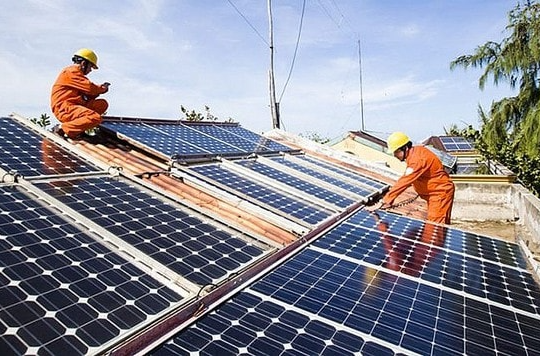 Bộ Công Thương đề xuất đơn giản hóa thủ tục lắp điện mặt trời mái nhà Bộ Công Thương đề xuất đơn giản hóa thủ tục lắp điện mặt trời mái nhà