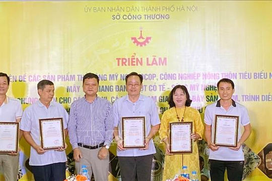 Không gian sáng tạo của nghệ nhân Thủ đô tại Triển lãm chuyên đề 2025 Không gian sáng tạo của nghệ nhân Thủ đô tại Triển lãm chuyên đề 2025
