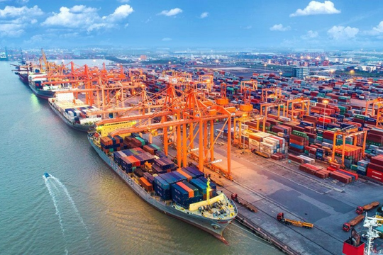 Xuất nhập khẩu giảm tốc, Việt Nam vẫn duy trì thặng dư thương mại hơn 13 tỷ USD Xuất nhập khẩu giảm tốc, Việt Nam vẫn duy trì thặng dư thương mại hơn 13 tỷ USD