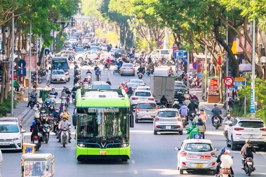 Bản tin chiều 26/9: Phó Thủ tướng yêu cầu Hà Nội và TP.HCM tiên phong phát triển giao thông xanh; AirAsia kiên trì kế hoạch mở hãng bay giá rẻ tại Việt Nam Bản tin chiều 26/9: Phó Thủ tướng yêu cầu Hà Nội và TP.HCM tiên phong phát triển giao thông xanh; AirAsia kiên trì kế hoạch mở hãng bay giá rẻ tại Việt Nam