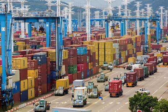 Xuất khẩu EU sang Mỹ lao dốc vì “đòn kép” thuế quan và tỷ giá Xuất khẩu EU sang Mỹ lao dốc vì “đòn kép” thuế quan và tỷ giá