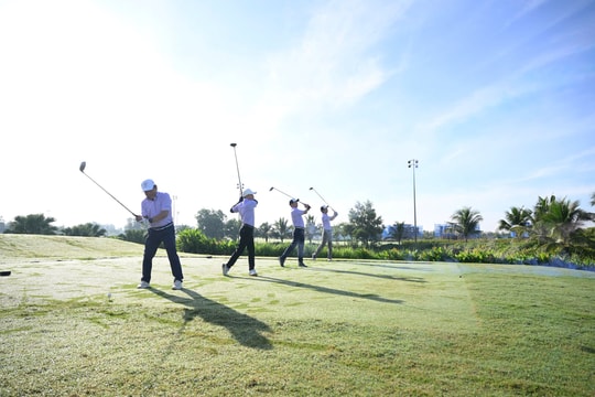 Hết mình cho những "cú swing" gieo mầm doanh nhân tương lai