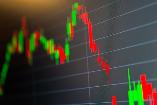 Thị trường chứng khoán chờ tin nâng hạng, VN-Index giảm 10 điểm