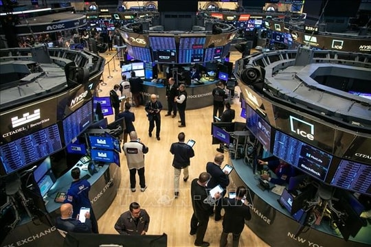 Nhà đầu tư toàn cầu thận trọng, chứng khoán Âu - Mỹ đi ngang