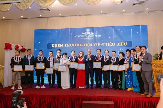 Vinh danh 12 cá nhân “Doanh nhân Sài Gòn 20 năm, 30 năm, 40 năm năm 2025”