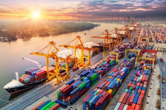 Chiến lược phát triển logistics Việt Nam: Hướng tới trung tâm trung chuyển của khu vực Chiến lược phát triển logistics Việt Nam: Hướng tới trung tâm trung chuyển của khu vực