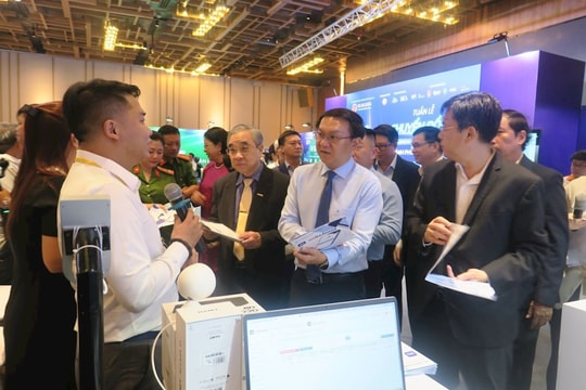 Hai triển lãm điểm nhấn chào mừng Đại hội Đại biểu Đảng bộ TP.HCM lần I Hai triển lãm điểm nhấn chào mừng Đại hội Đại biểu Đảng bộ TP.HCM lần I