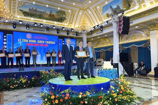 Vina CHG được vinh danh với Giải pháp Tem AI tại chương trình Sản phẩm, dịch vụ tiêu biểu TP.HCM 2025 Vina CHG được vinh danh với Giải pháp Tem AI tại chương trình Sản phẩm, dịch vụ tiêu biểu TP.HCM 2025