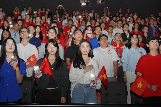 “Tổ quốc trong tim: The Concert Film” - Dấu ấn nghệ thuật lan tỏa tinh thần yêu nước “Tổ quốc trong tim: The Concert Film” - Dấu ấn nghệ thuật lan tỏa tinh thần yêu nước