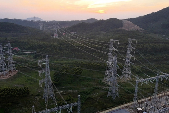 Khánh thành đường dây 500 kV Lào Cai - Vĩnh Yên: Bước tiến chiến lược bảo đảm an ninh năng lượng quốc gia Khánh thành đường dây 500 kV Lào Cai - Vĩnh Yên: Bước tiến chiến lược bảo đảm an ninh năng lượng quốc gia