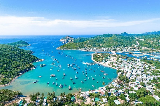Tăng trưởng vượt kế hoạch, Cảng Cam Ranh hướng tới 4 triệu tấn hàng năm 2025 Tăng trưởng vượt kế hoạch, Cảng Cam Ranh hướng tới 4 triệu tấn hàng năm 2025