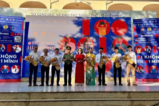Hội Quảng cáo TP.HCM đồng hành cùng chiến dịch “Không một mình” Hội Quảng cáo TP.HCM đồng hành cùng chiến dịch “Không một mình”