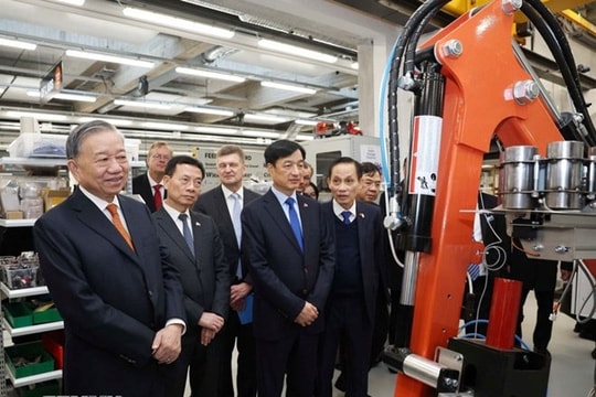 Tổng Bí thư Tô Lâm thăm Đại học Aalto và gặp gỡ sinh viên Việt Nam tại Phần Lan Tổng Bí thư Tô Lâm thăm Đại học Aalto và gặp gỡ sinh viên Việt Nam tại Phần Lan