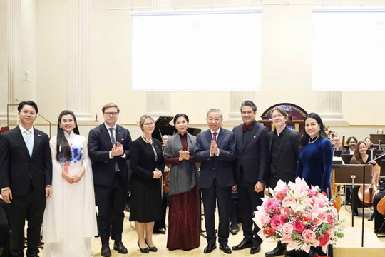Tổng Bí thư Tô Lâm và Phu nhân dự chương trình hòa nhạc kỷ niệm quan hệ hữu nghị Việt Nam - Phần Lan Tổng Bí thư Tô Lâm và Phu nhân dự chương trình hòa nhạc kỷ niệm quan hệ hữu nghị Việt Nam - Phần Lan